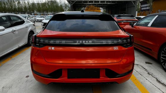 Hatchback Zeekr 001 You Edizione 100 Kwh Orange Color con Z-Sport Prodotto nel 2024