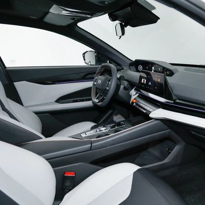 Sistema di frenatura elettromagnetica per una guida sicura in Changan Qiyuan A06 Energy Electric Car