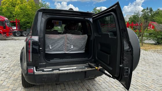 Polar Stone 01 2023modello 6 posti Versione AWD con colore esterno nero