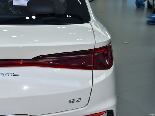 Veicoli elettrici 2024 Byd E2 Lux Edition Bianco con braccio posteriore a trazione di torsione
