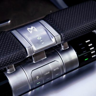 Dongfeng Mhero 917 Hybrid Extended Range Car 4987x2080x1935 Sistema di frenatura elettromagnetico