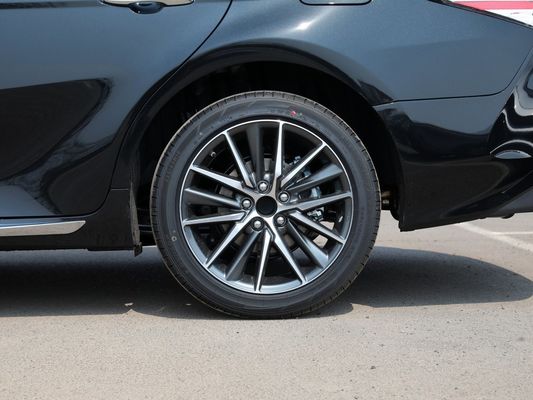 Edizione deluxe 2023 da 2,5 g con cambio Tiptronic e tipo di carburante a benzina
