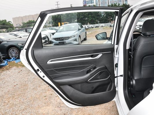 Geely Emgrand 2023 4th Champion Edition 1.5L CVT Luxury Gasoline Car con sterzo sinistro
