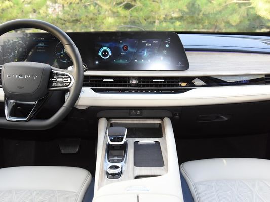 Chery Arrizo 8 auto a benzina DCT con 5 posti e servizio post-vendita online / locale