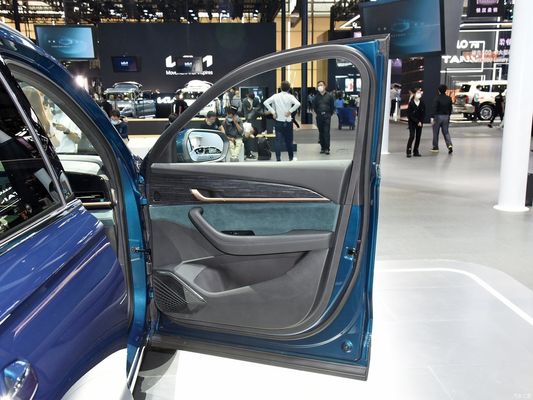 SUV a quattro ruote motrici a benzina 2.0td Power con personalizzazione e richiesta personalizzata