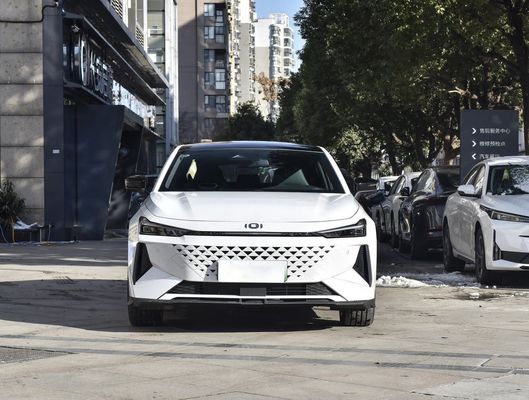 Changan Qi Yuan A06 con colore esterno bianco e sistema di frenatura idraulica