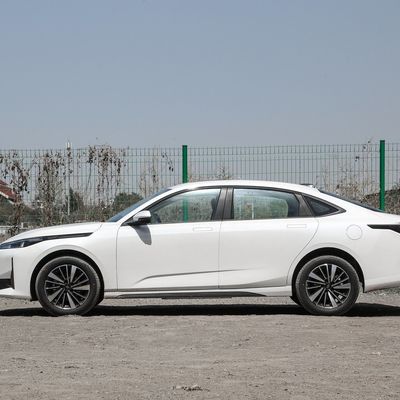 Qiyuan A06 Hotsales Hybrid Cars con certificazione Mgnt e sistema di frenatura idraulica