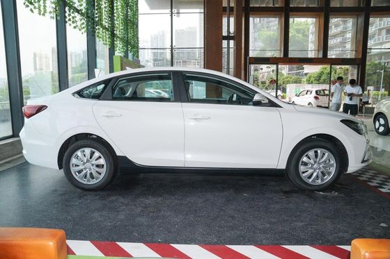 Changan Eado Car EV460 Veicolo elettrico EV con batteria LiFePO4 e 4 sedili