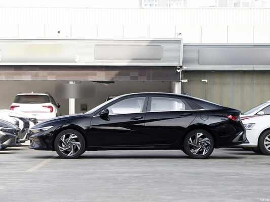2023 Hyundai Elantra 1.5L CVT Luxury Edition Sedile per auto a benzina 5 Tipo di carrozzeria Chiuso
