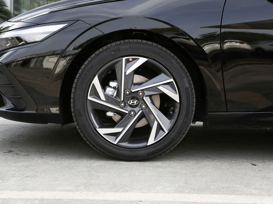 Hyundai Elantra 2023 1.5L CVT Lux Edition Veicolo a benzina e cilindrata 1000-1600CC