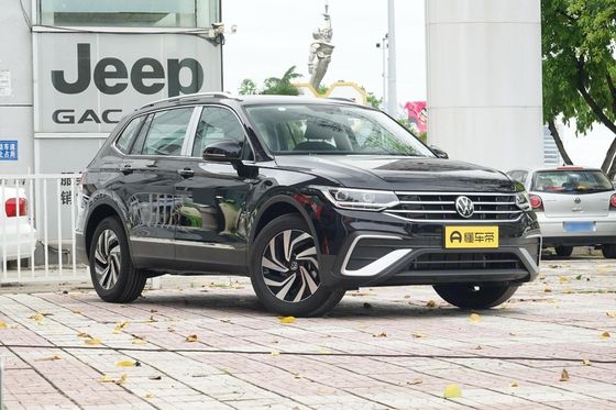 2023 Volkswagen Tiguan L 330tsi Fwd Smart Edition SUV all'interno di Drive FWD P0000099