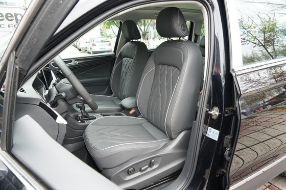2023 Volkswagen Tiguan L 330tsi Fwd Smart Edition SUV all'interno di Drive FWD P0000099