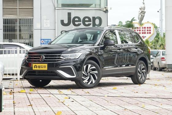 2023 Volkswagen Tiguan L 330tsi Fwd Smart Edition SUV all'interno di Drive FWD P0000099