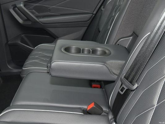 2023 Volkswagen Tiguan L 330tsi Fwd Smart Edition SUV all'interno di Drive FWD P0000099