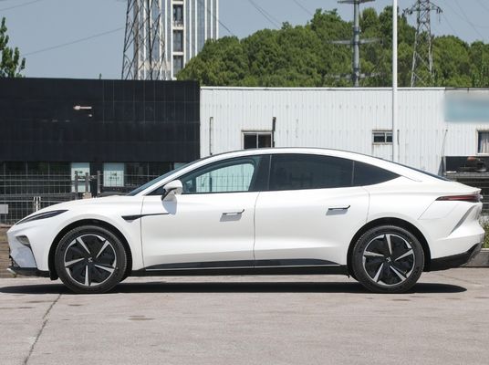 Veicolo elettrico da 5 posti a lungo raggio Auto Rising Auto F7 2023 con batteria al litio ternario