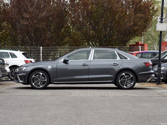 Auto a benzina Audi A4l 2023 40tfsi Moda versione dinamica 5 sedili di lusso e stile