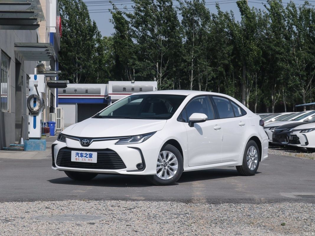 Richiesta personalizzata Toyota Corolla Tnga CVT Pioneer Edition Sedan con personalizzazione