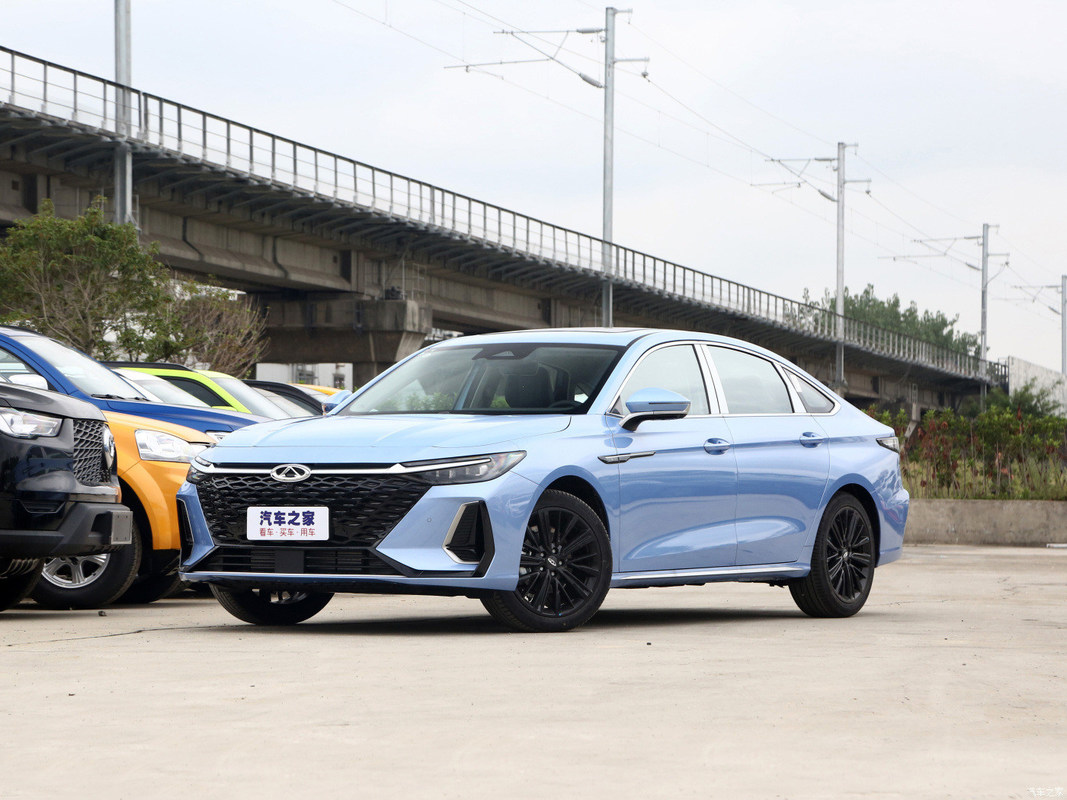 Chery Arrizo 8 auto a benzina DCT con 5 posti e servizio post-vendita online / locale