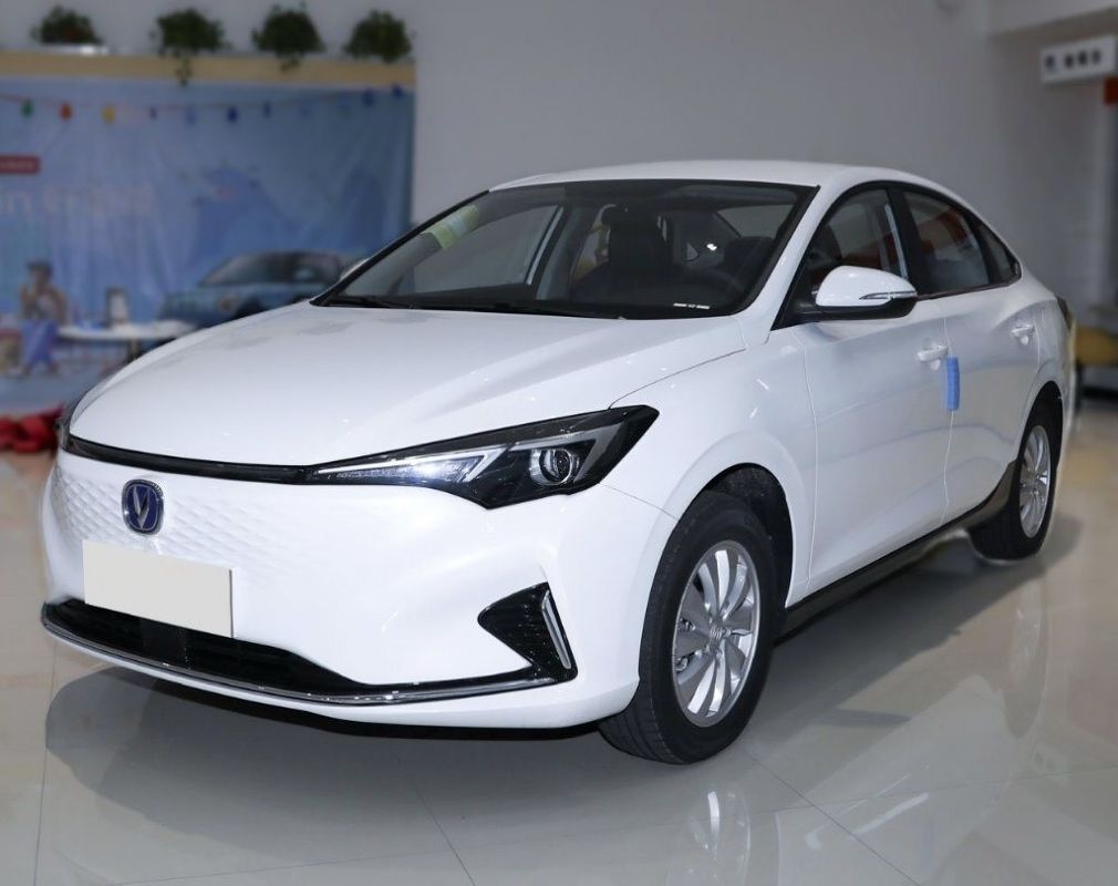 Sedana a sterzo sinistro Changan Eado Veicolo elettrico EV460 Sedana per prestazioni