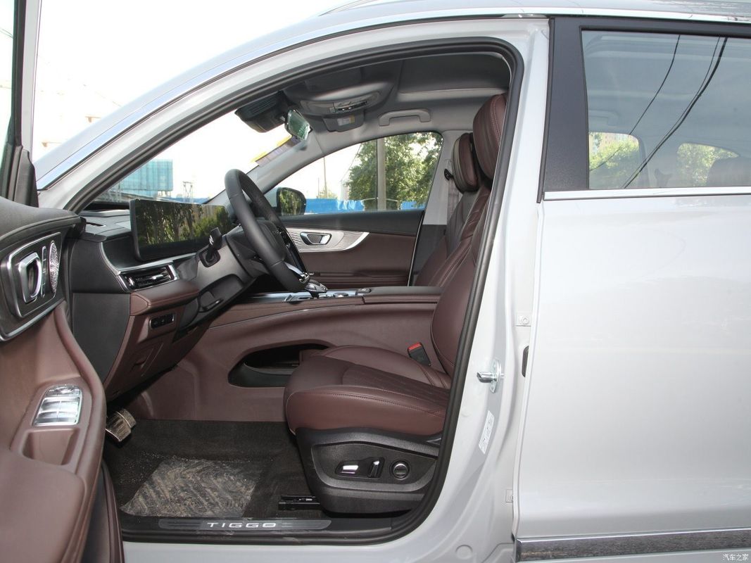 Chery Tiggo8 PRO 290t 2WD Sky Edition SUV a 7 posti per le esigenze dei vostri clienti